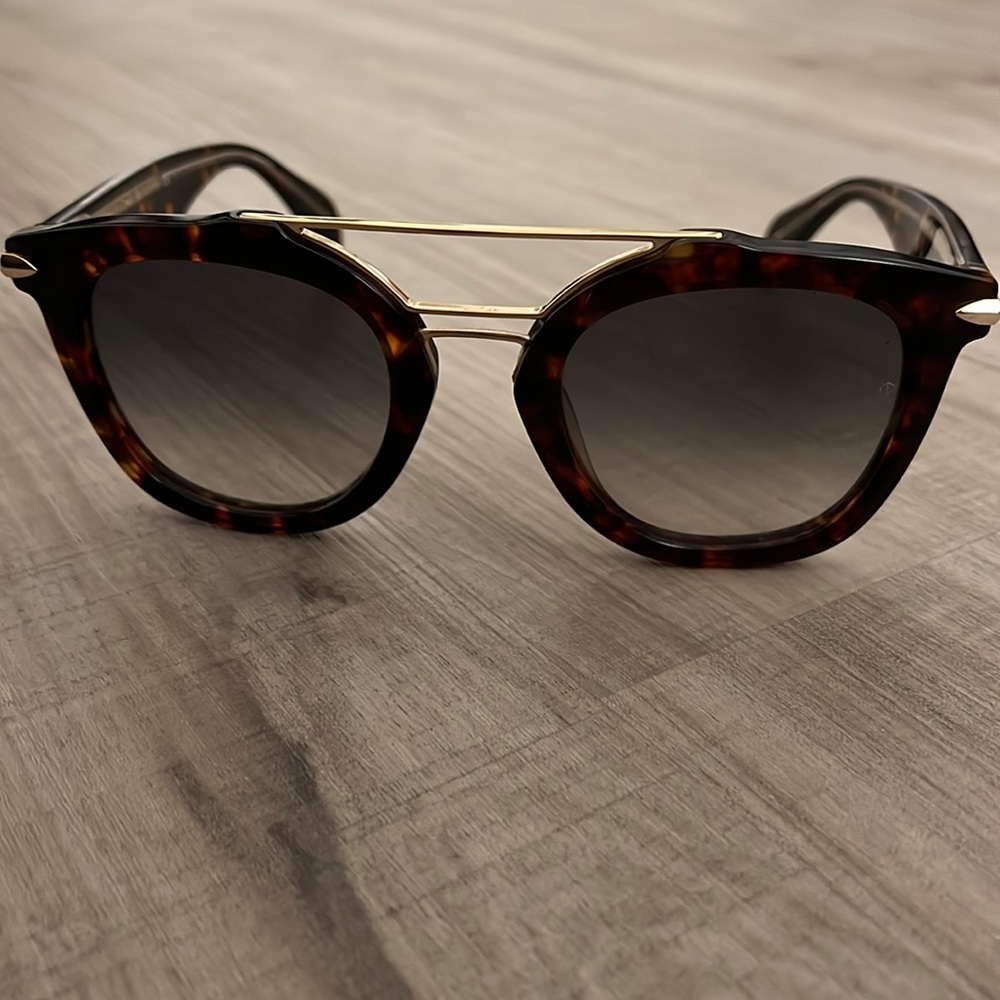Rag and Bone polarized cat eye sunglasses with case